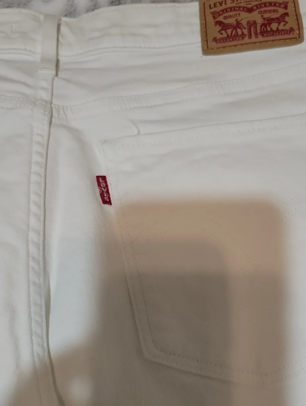 Crisp White Women Levi Straight-Leg Jeans